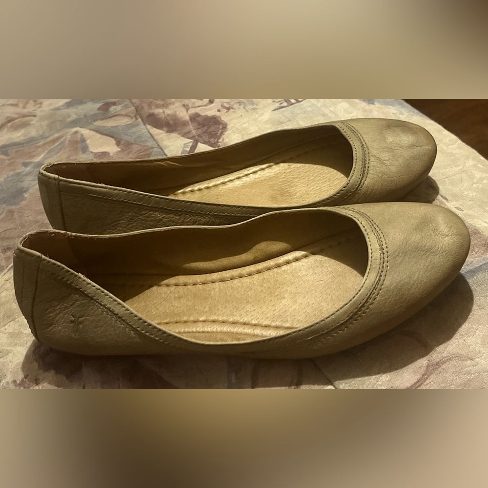 Taupe leather Frye Flats - 8.5M - Picture 1 of 5